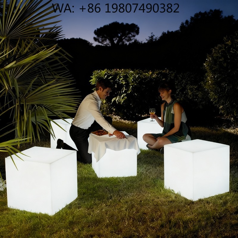Outdoor Furniture Recycled Plastic - Tavolino a Cubo LED in PE